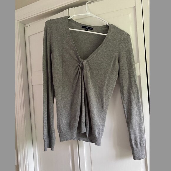 GAP Women's Gray V-Neck Knot Thin Sweater - Picture 3 of 8